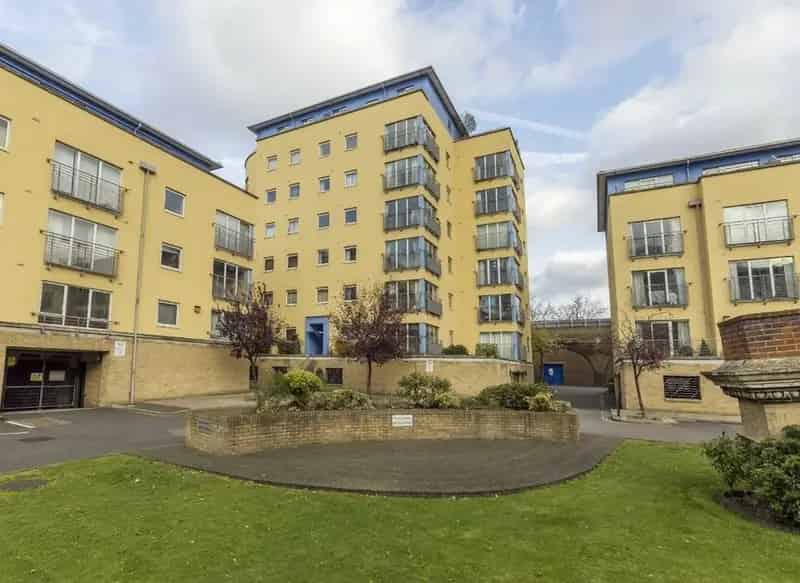Large Two Bedroom Apartment Near Canary Wharf