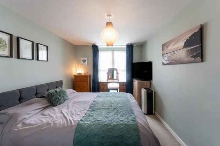 2 Bed Flat for Sale in Haywood Village