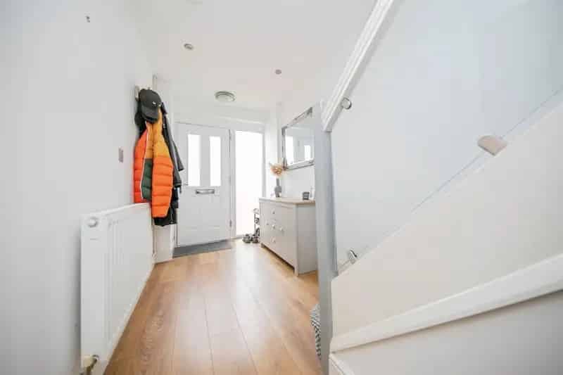 3 Bed Semi Detached House with Double Garage and Cabin