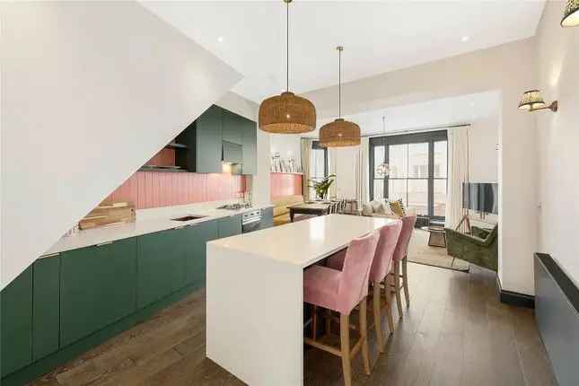 2-Bedroom Notting Hill Maisonette with Roof Terrace