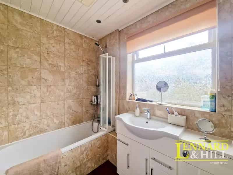 3 Bed Semi-Detached House for Sale