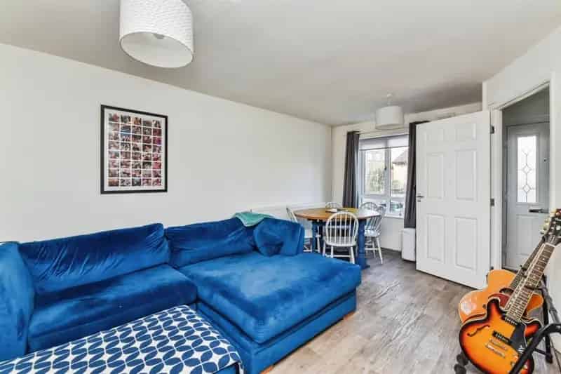 3 Bed House with 2 Parking Spaces Family Home