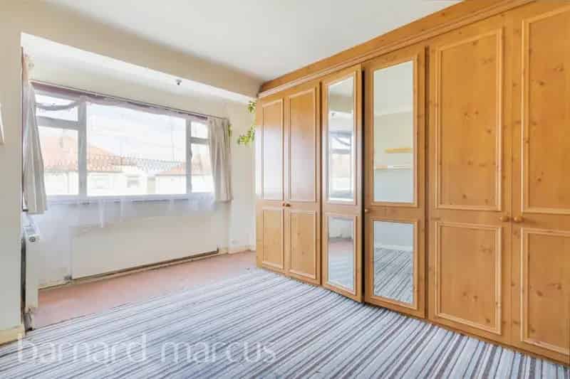 Spacious 3-Bedroom Edwardian Flat with Private Garden - Streatham