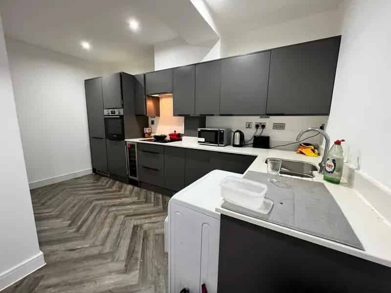 Modern Double Room in City Centre Flat Share - All Bills Included