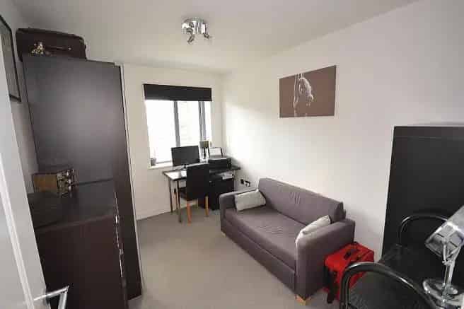 2 Bed Essex University Apartment Modern Open Plan Living Balcony Parking