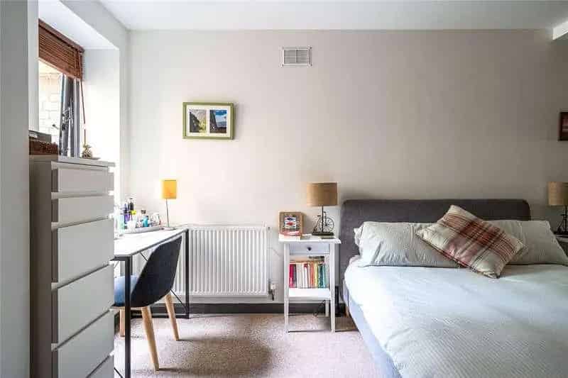2 bed flat for sale
