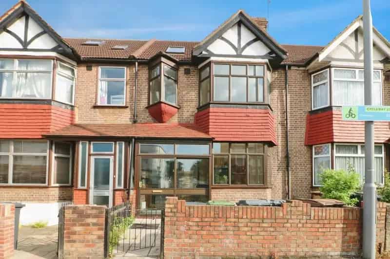 5 Bedroom Mid Terrace House for Rent London E17