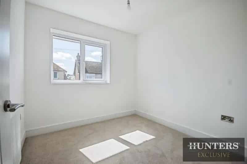 4 Bed Semi-Detached House for Sale