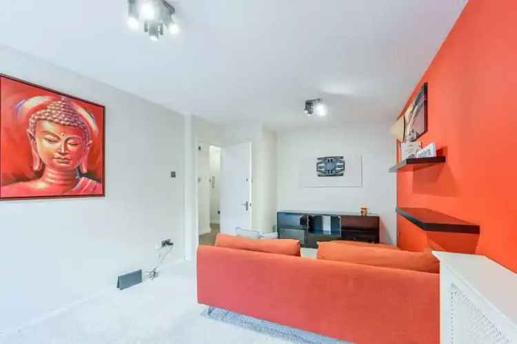 2 Bedroom Flat for Sale in Beckton