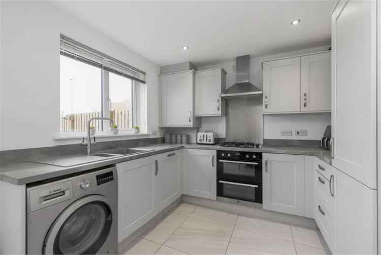 3 Bed End Terrace House with Garden and Parking Near A1