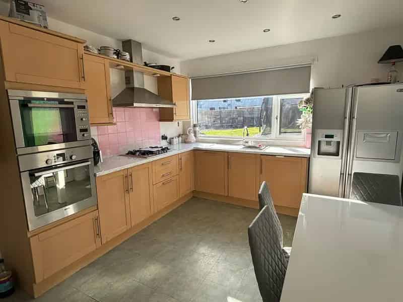 5 Bedroom Detached House with Garage and Garden