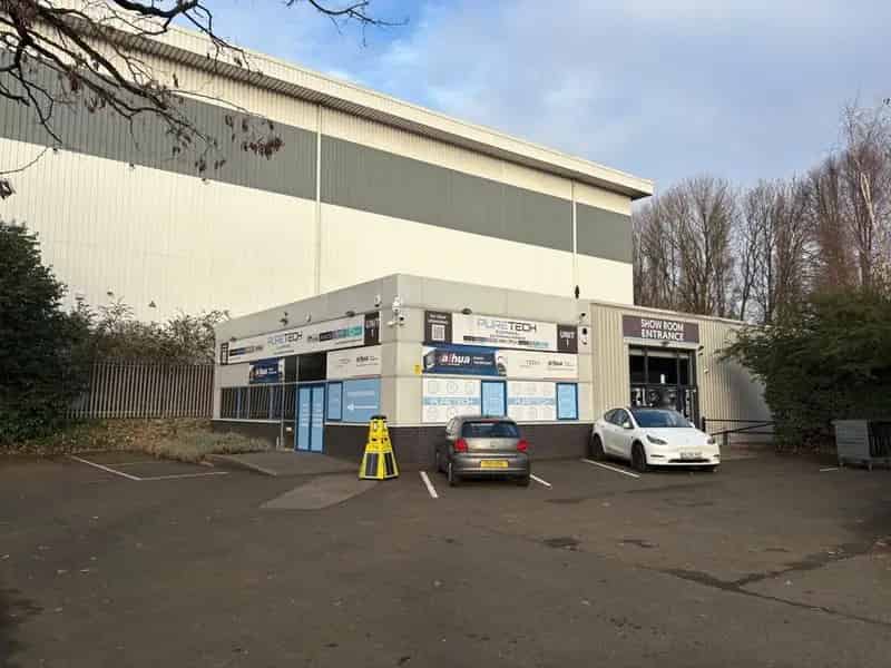 Modern Industrial Warehouse Unit To Let 3149 sq ft Near M60 J9
