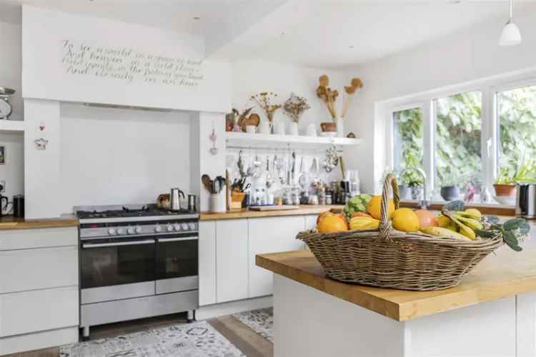 4 Bedroom Victorian Townhouse with Office Studio and Garden