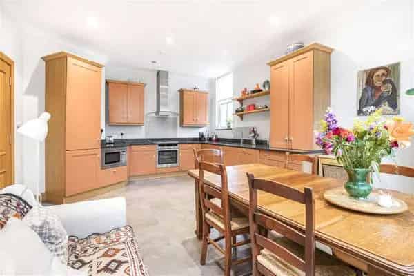Savill Court Apartment for Sale 2 Beds 2 Baths Balcony Parking