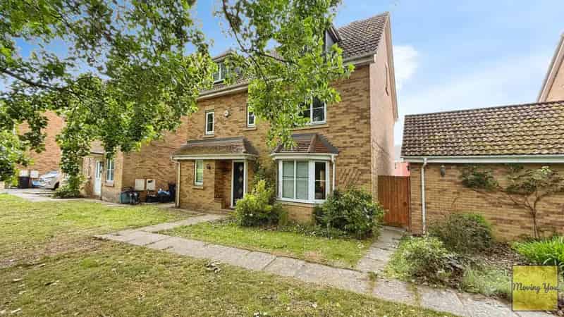 6 bedroom detached house for sale
