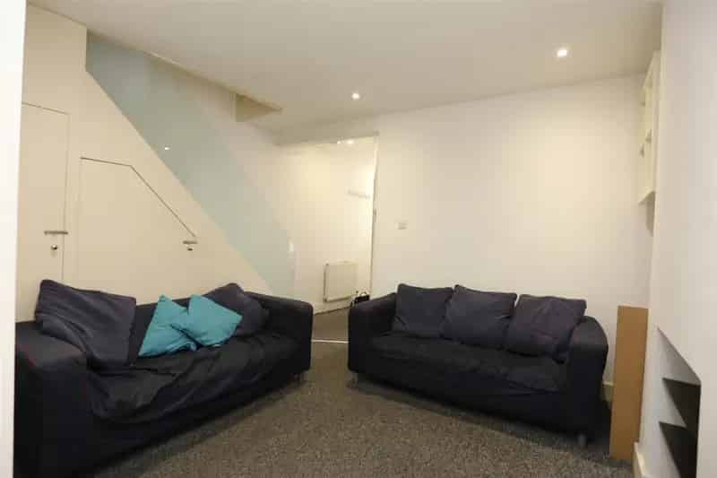 4 Bedroom Furnished Student House Near City Centre and Universities