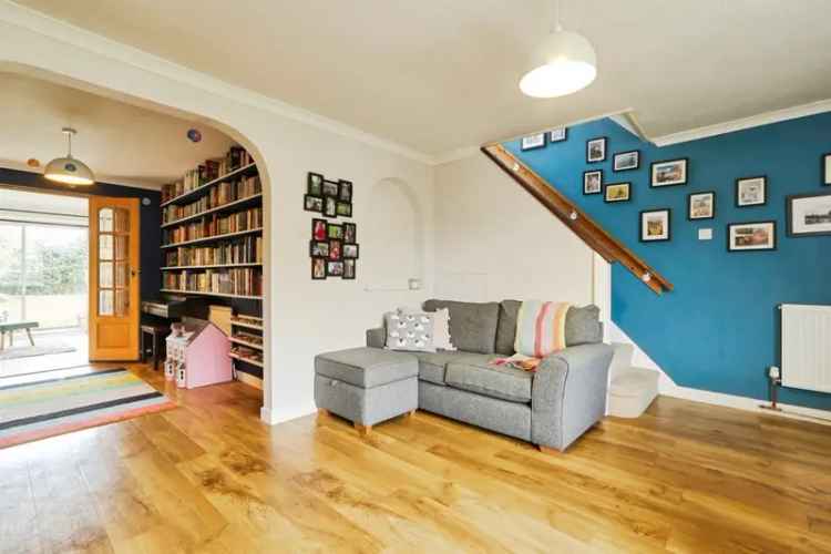 Spacious 3-Bed Semi-Detached House in Horsforth with Garden and Garage