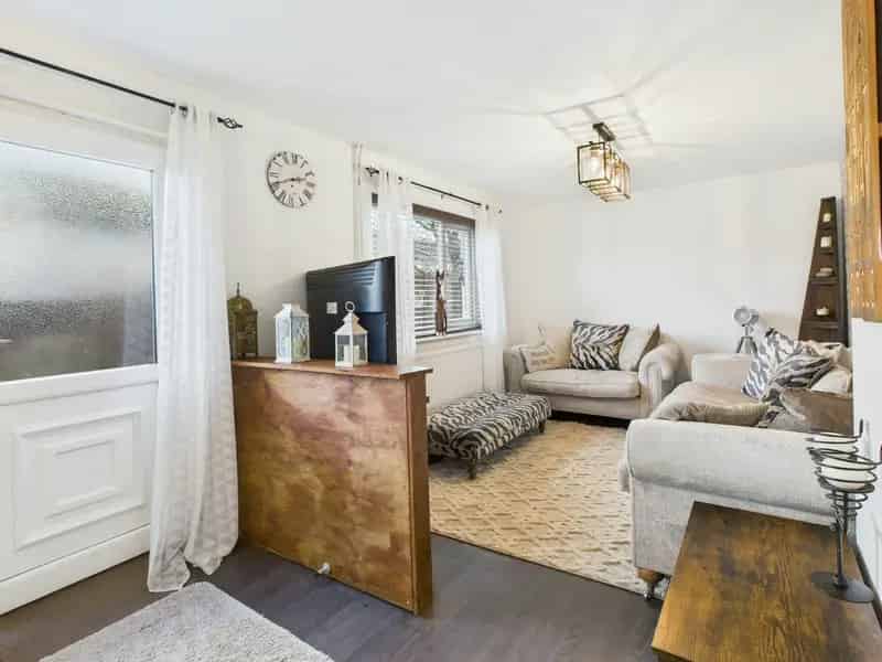 3-Bed Freehold Mid-Terrace House - Ideal for First-Time Buyers or Investors