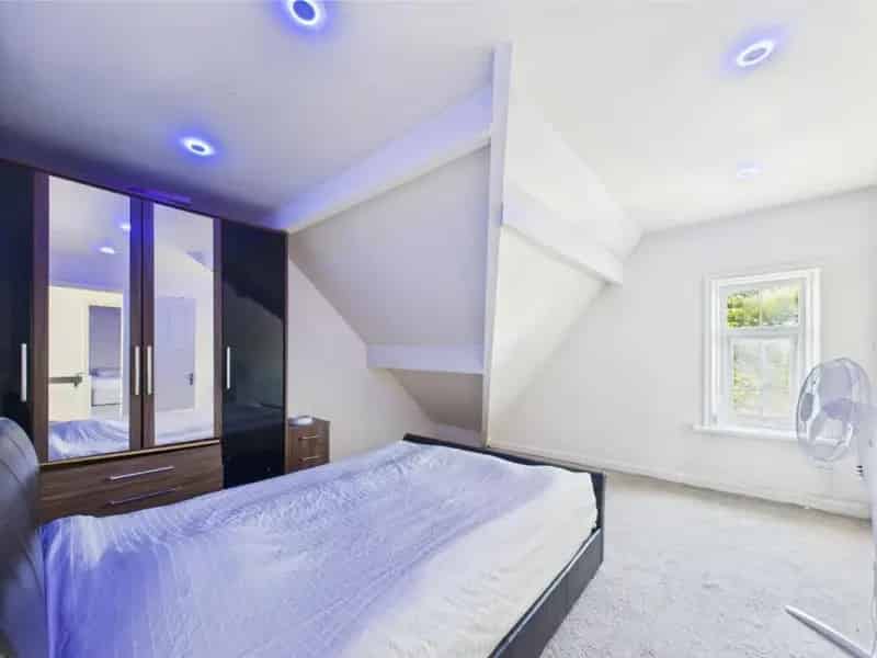 6 Bedroom Family Home Near Heaton Village
