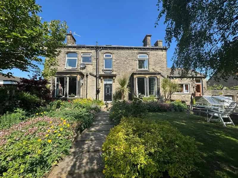 4 Bedroom Semi-Detached House for Sale