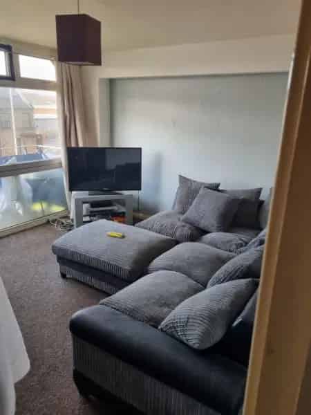 1 Bedroom Flat Near Shipley Train Station