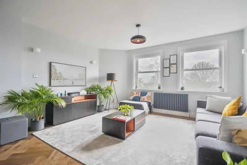 Three Double Bedroom Period Conversion Flat with Private Garden