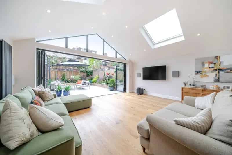Stunning Four Bedroom Family Home in Furzedown