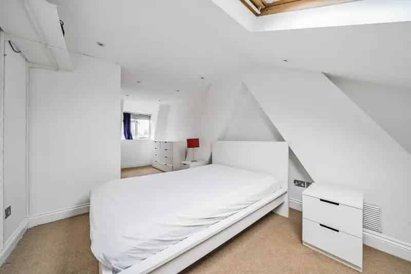 Two Bedroom Split Level Apartment West Norwood Chain Free