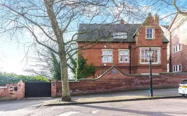Victorian House with Three Apartments and Extensive Gardens