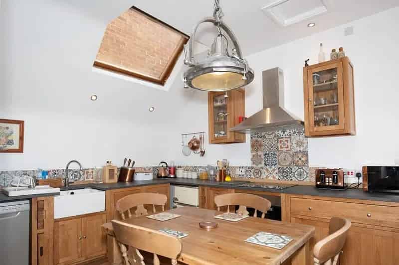 2 Bedroom Furnished Flat Kenilworth Town Centre