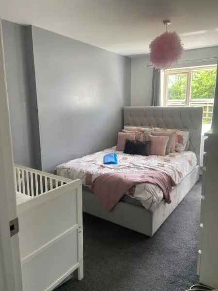 Flat For Rent in Wakefield, England