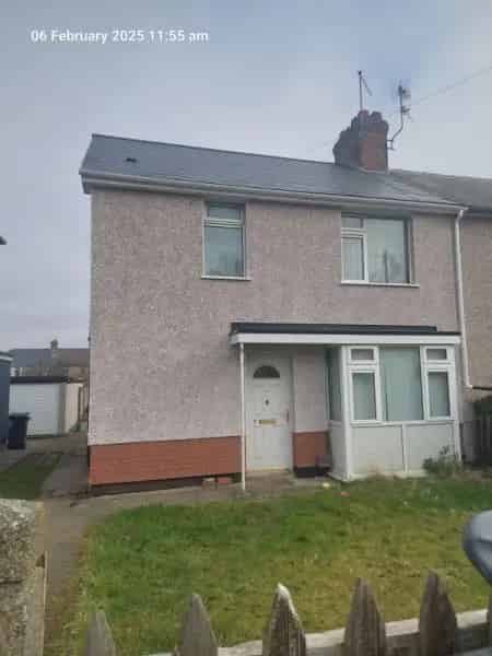 3 Bed Semi Detached House New Combi Boiler Large Garden