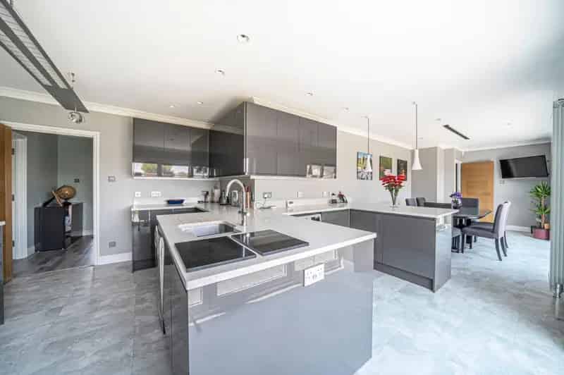 4 Bed House for Sale in Oakley - Stunning Extended Bungalow