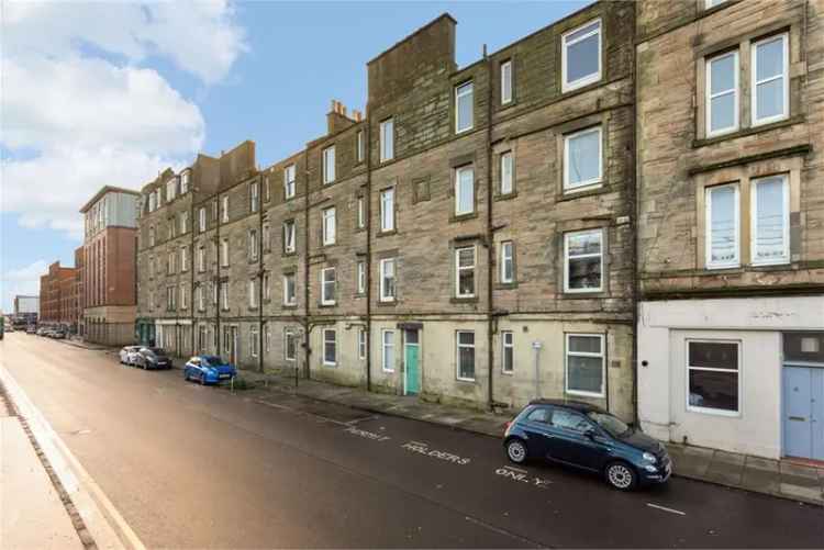 2 Bed Flat - Second Floor with 1 Reception Room