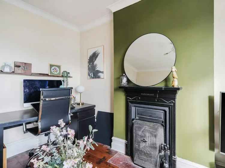 Characterful 1-Bed Apartment Mytchett Private Garden Modernized