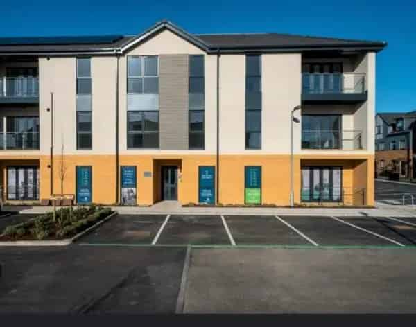 Brand New Flat Near Town Centre with Juliet Balconies and Parking