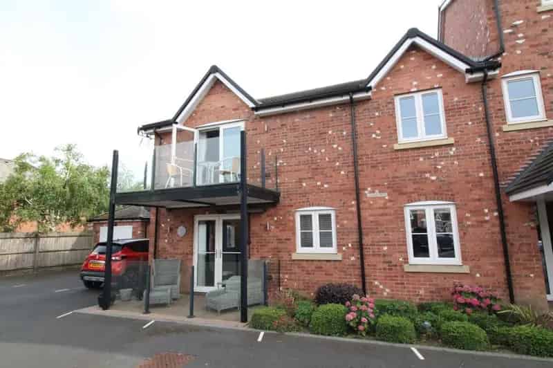 3 Bedroom Flat for Sale Kenilworth Warwickshire CV8