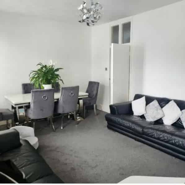 Wandsworth Common 2 Bed Maisonette Near Commons and Schools