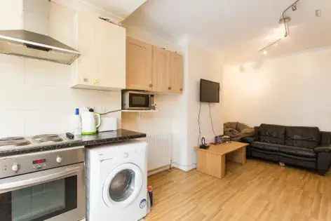 8 Rooms 28m² London Accommodation