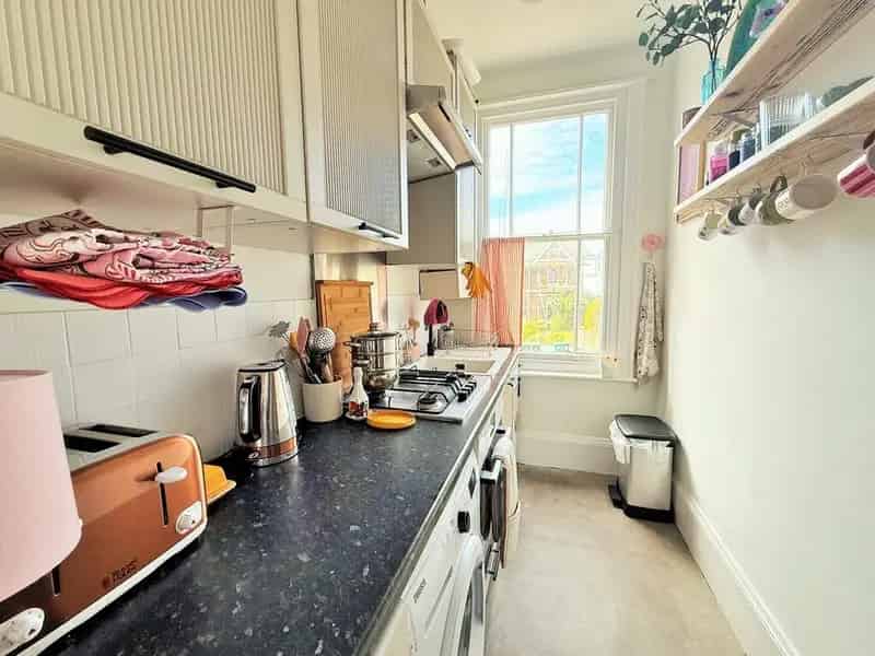 2 Bedroom Maisonette for Sale in Preston Park