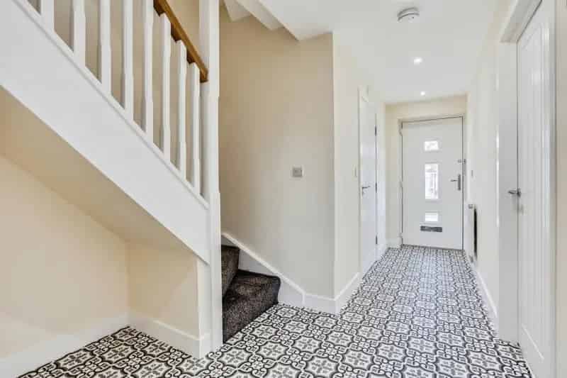 Modern 3-Storey Semi-Detached Home in Mirfield