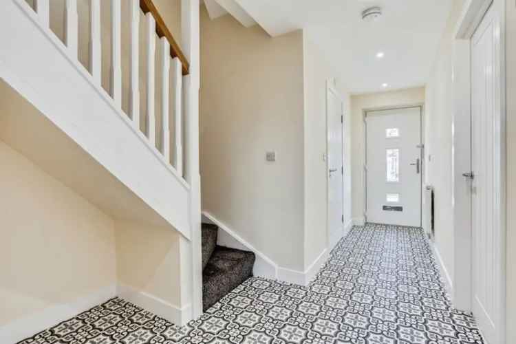 Modern 3-Storey Semi-Detached Home in Mirfield