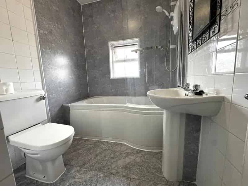 1 Bedroom Flat House to Rent