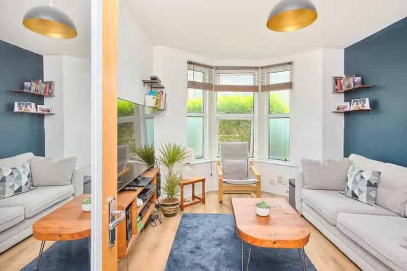 2 Bedroom Victorian Apartment for Sale in Whitehall
