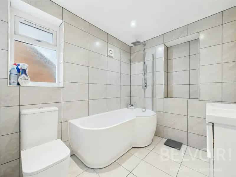 Four-Bedroom Detached Home Shrewsbury Town Centre