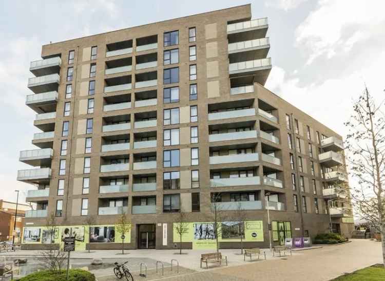 Flat For Sale in London, England