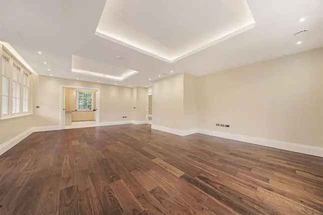 Flat for sale in The Bishops Avenue, Hampstead N2