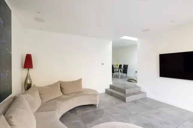 Semi Detached House for Sale in London N1