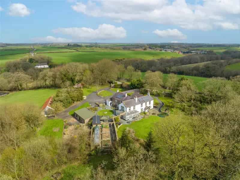6 Bedroom Detached Farmhouse 6.5 Acres Devon