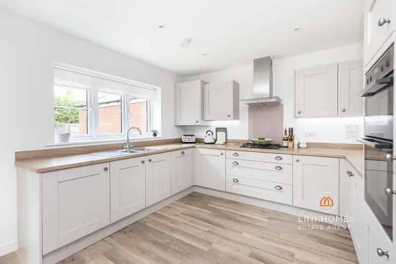 3 bed house for sale